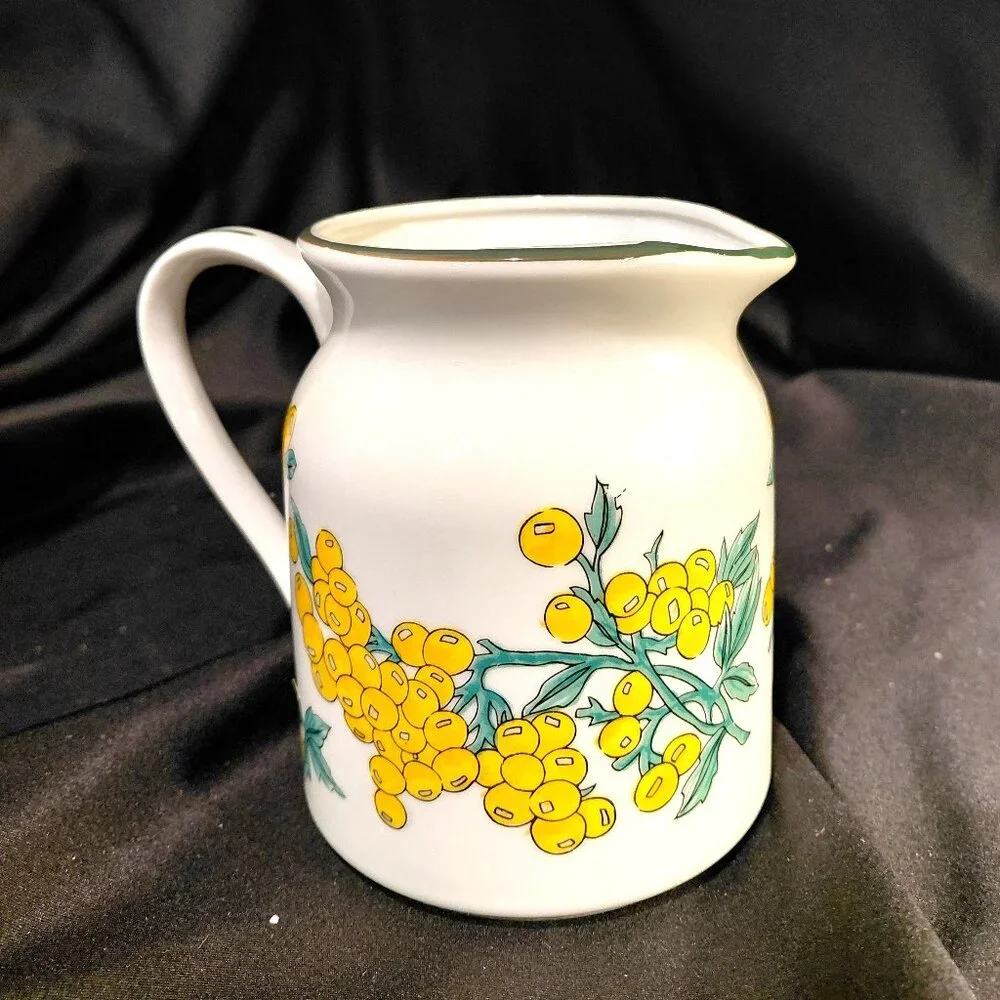 Bright and Cheerful Korean "Berry Patch" Pitcher, NEW TRENDS COLLECTION - Picture 2 of 4